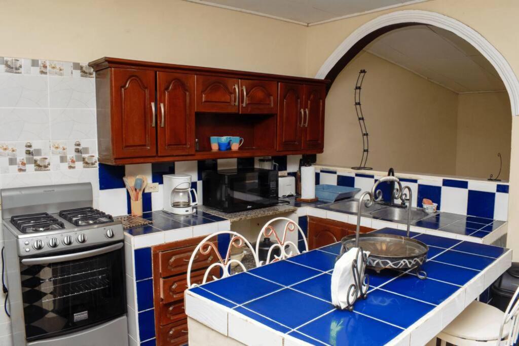 Casa Rosa Apartment Granada